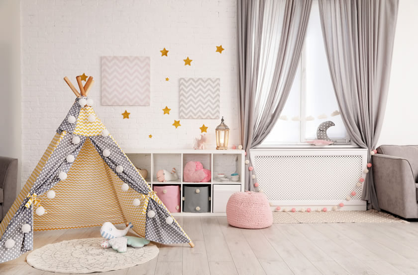 Mädchenzimmer in grau-gelb-rosa Farben