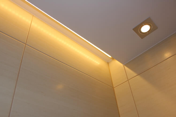 LED-Leiste Schattenfuge Badezimmer